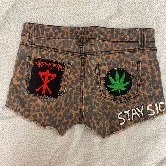 Tripp NYC Brown Leopard Print Jean Shorts DIY patches - Picture 4 of 6